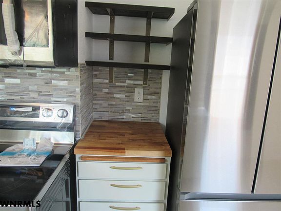 4th image of 119 W 21st St