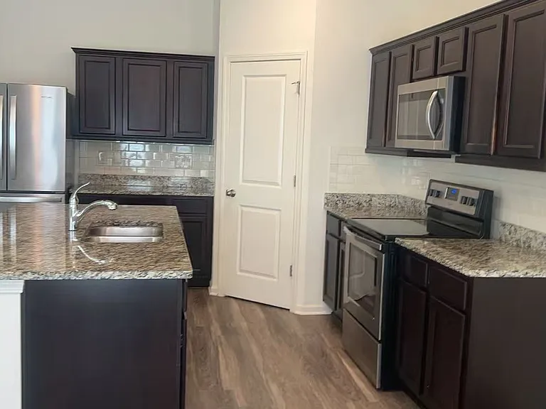 4685 Bluffton Ct — Photo 13