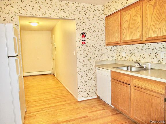 5th image of 38574 Meadowdale St #10