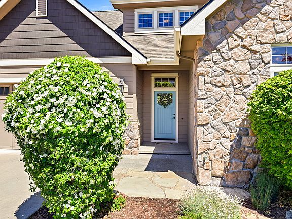 5th image of 403 Briscoe Pl