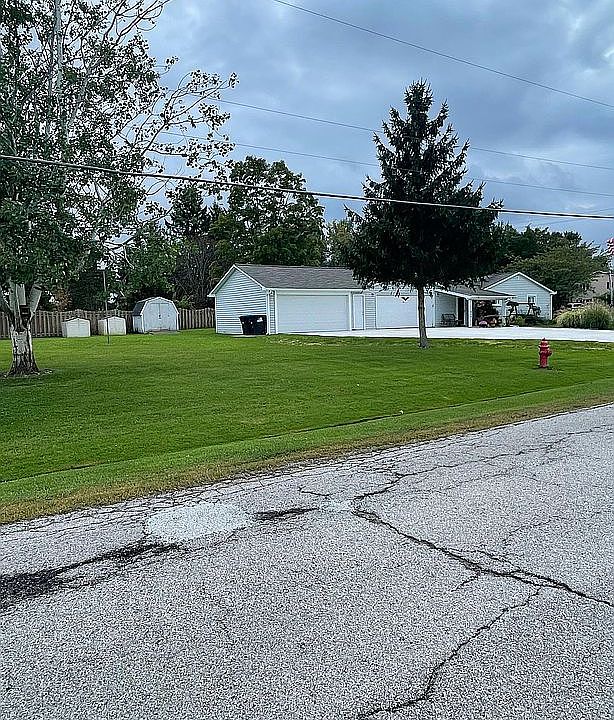 2nd image of 689 Hadcock Rd
