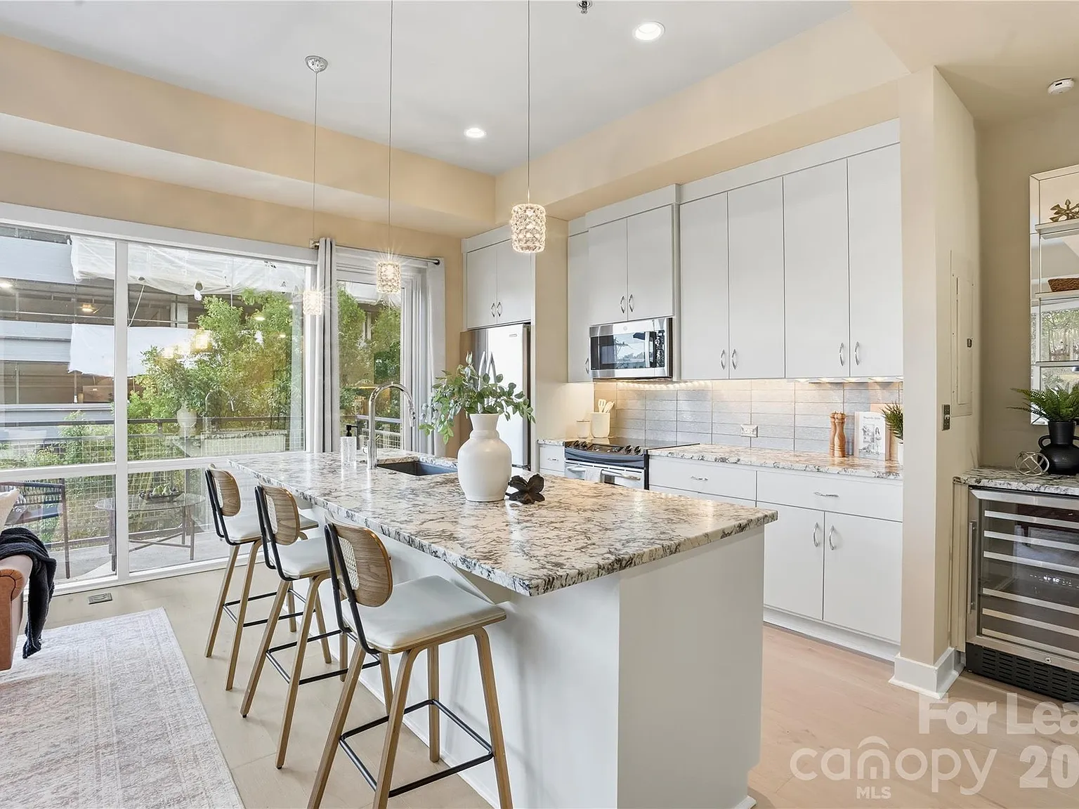 1 bed, 1.0 bath, 1106 sqft, $2,600 — Photo 4