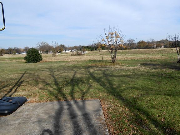4th image of 801 Tony Dr