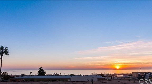 3rd image of 712 Manhattan Beach Blvd