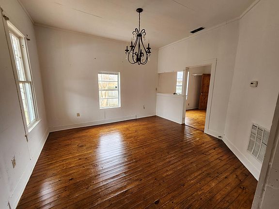 3rd image of 311 Hilltop St