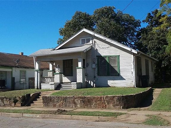 3rd image of 1611 Garden Dr