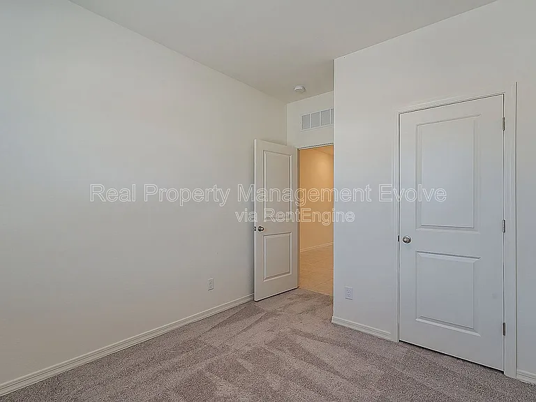6511 W Magdalena Ln — Photo 12