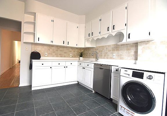 5th image of 38 Newel St #3