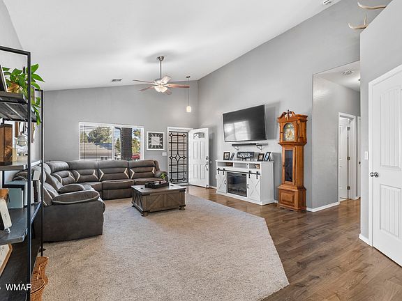 5th image of 1101 W Cross Creek Ln