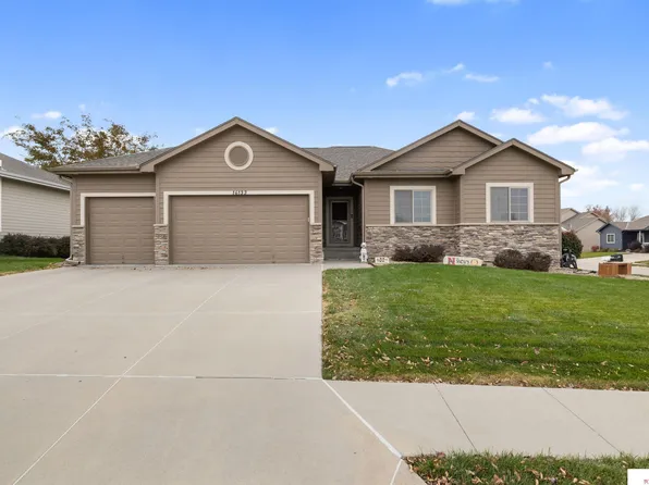 16133 Plum Cir, Bennington, NE 68007