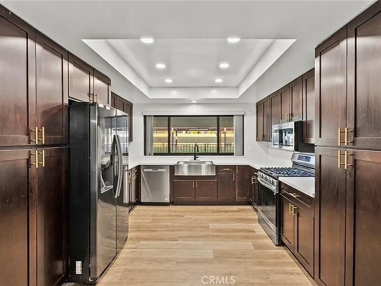 9724 Bothwell Rd — Photo 32
