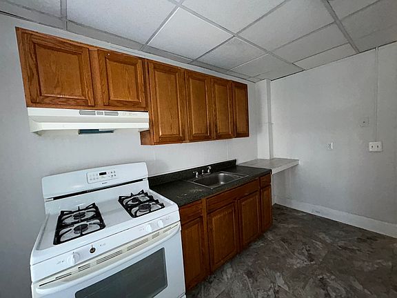 5th image of 118 Ashmore Ave