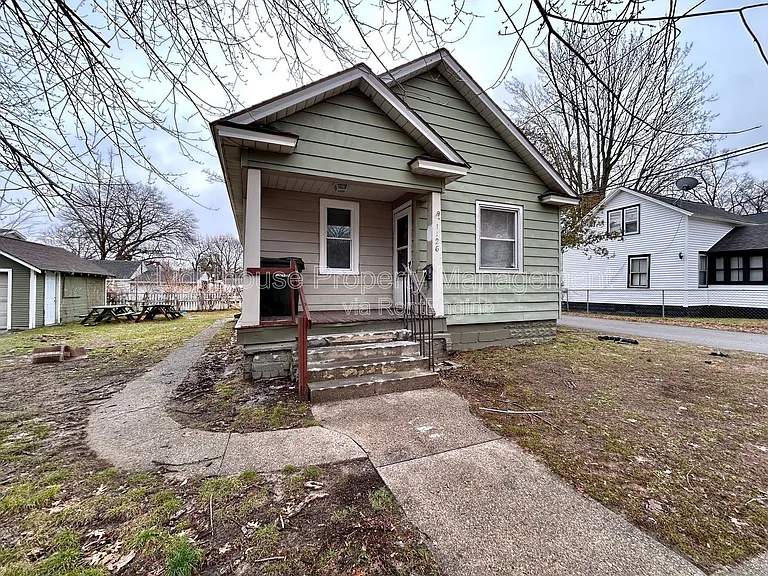 1126 Holt St — Photo 1
