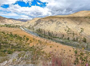 696 Highway 153, Pateros, WA 98846