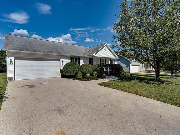 2nd image of 318 Christian Dr NW