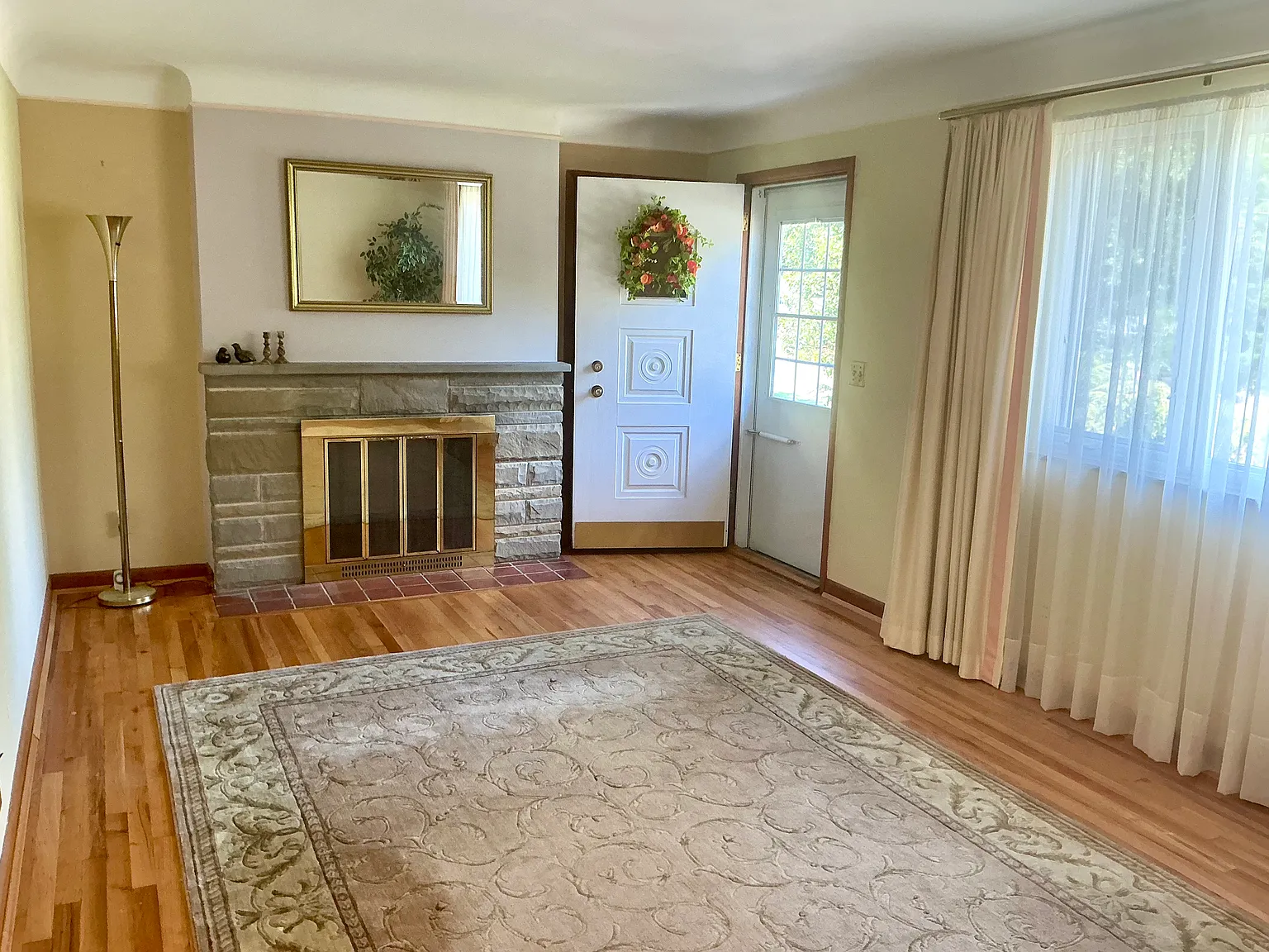 3 bed, 1966 sqft, $2,300 — Photo 3