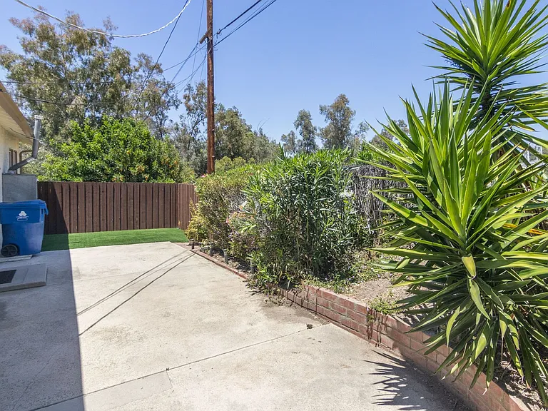 22436 Avenue San Luis — Photo 21