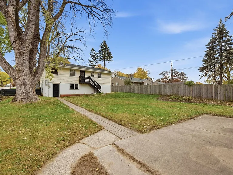 1439 McAfee St #1 — Photo 3