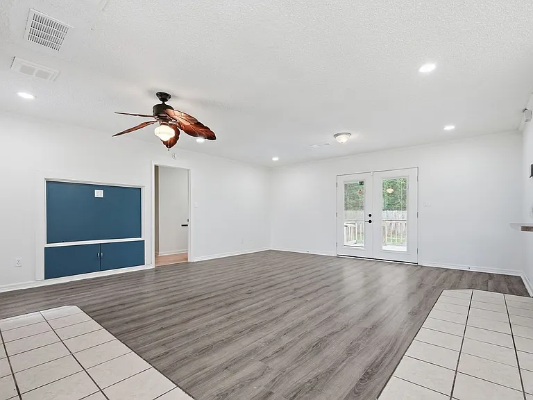 32 Cascabellas St — Photo 6
