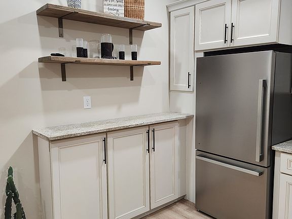 3rd image of 577 Harlan Ave NE