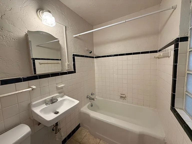 1740 NW 17th St #2 — Photo 13
