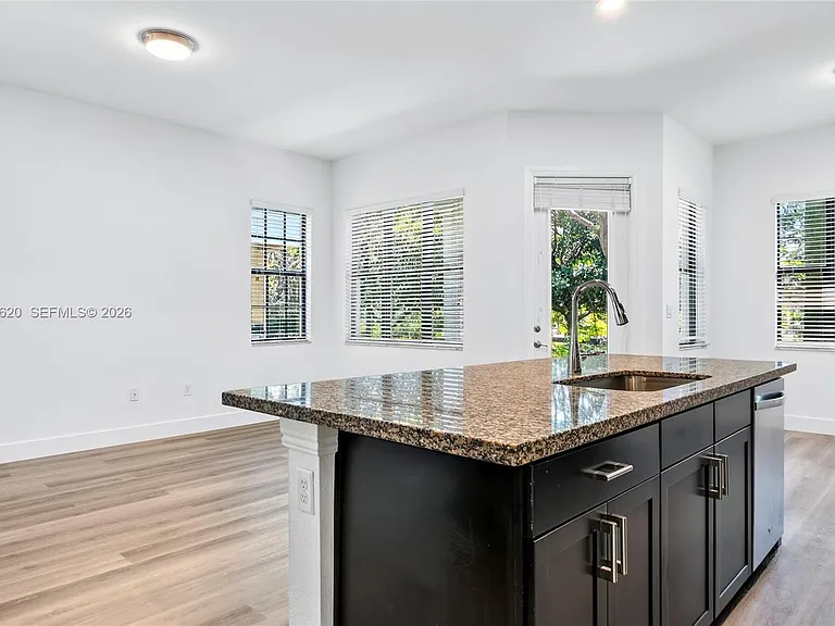 142 SW 127th Ter — Photo 26