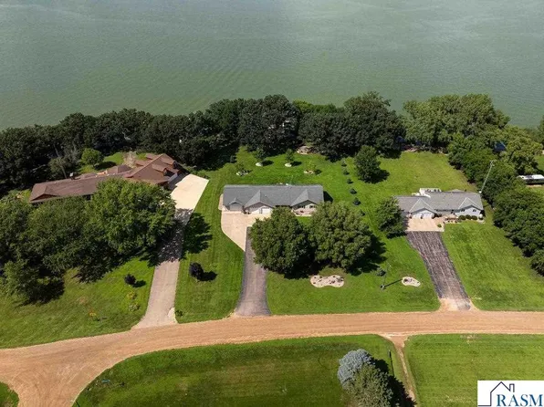 4 S Fox Lake Dr W, Sherburn, MN 56171