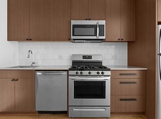 204 Nassau Ave APT 3L, Brooklyn, NY 11222