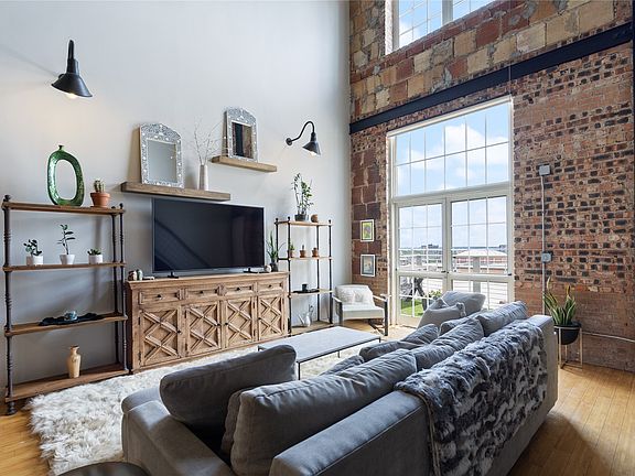 4th image of 1122 Jackson St APT 1103