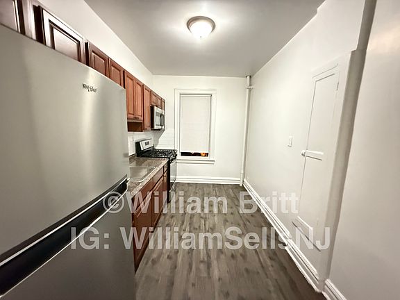 3rd image of 115-117 Fairview Ave #8A