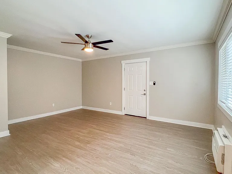 Emerald Ave Apartments — Photo 17