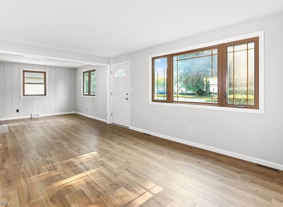 1st image of 8158 Dartmoor Rd