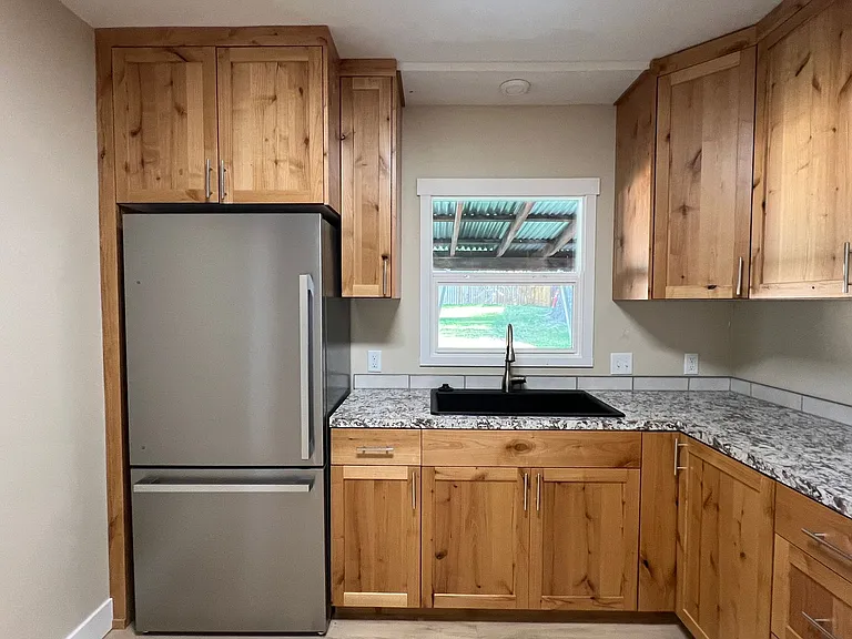 144 S 14th Ave — Photo 7