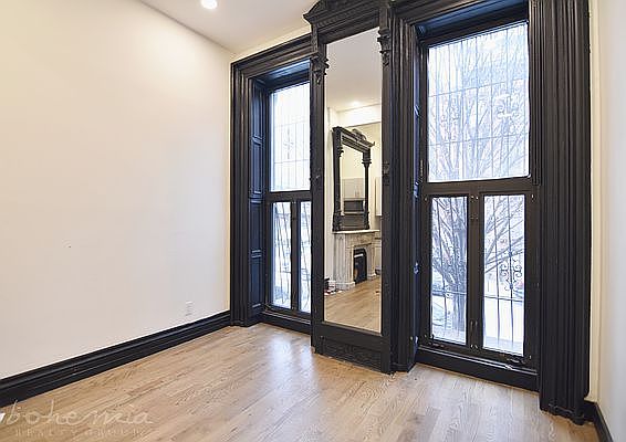 3rd image of 59 E 126th St