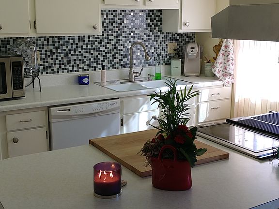 4th image of 1430 Long Island Ct