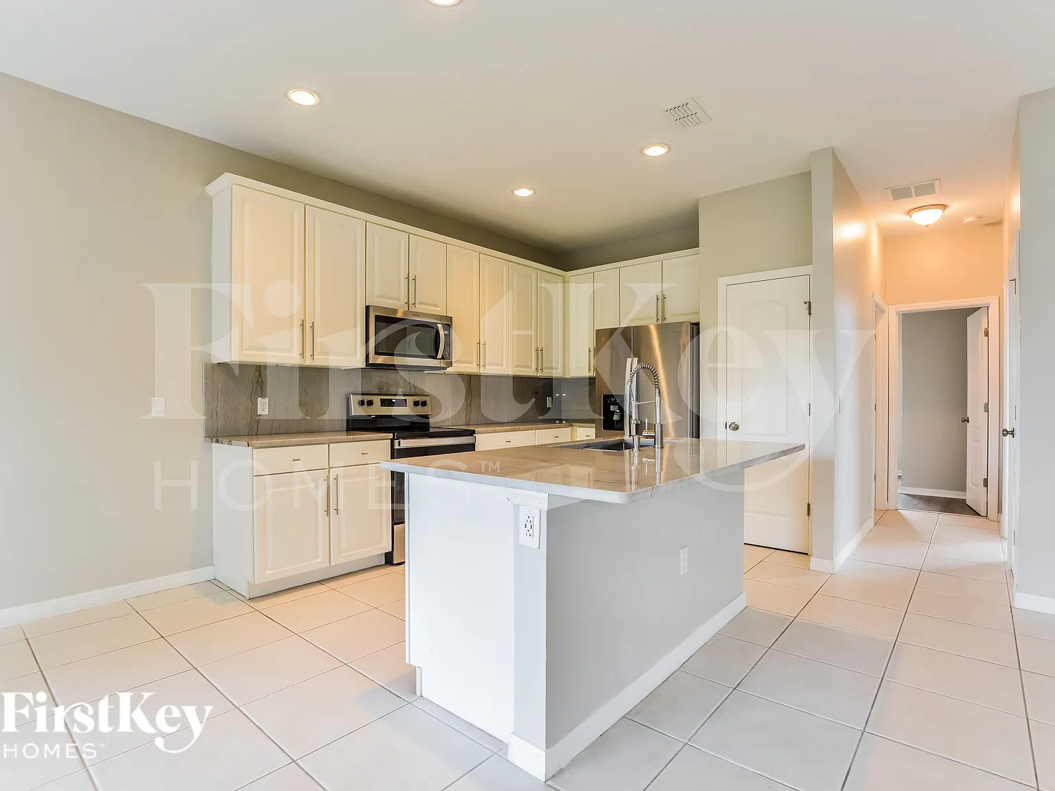 3 bed, 2.0 bath, 1596 sqft, $1,970 — Photo 4