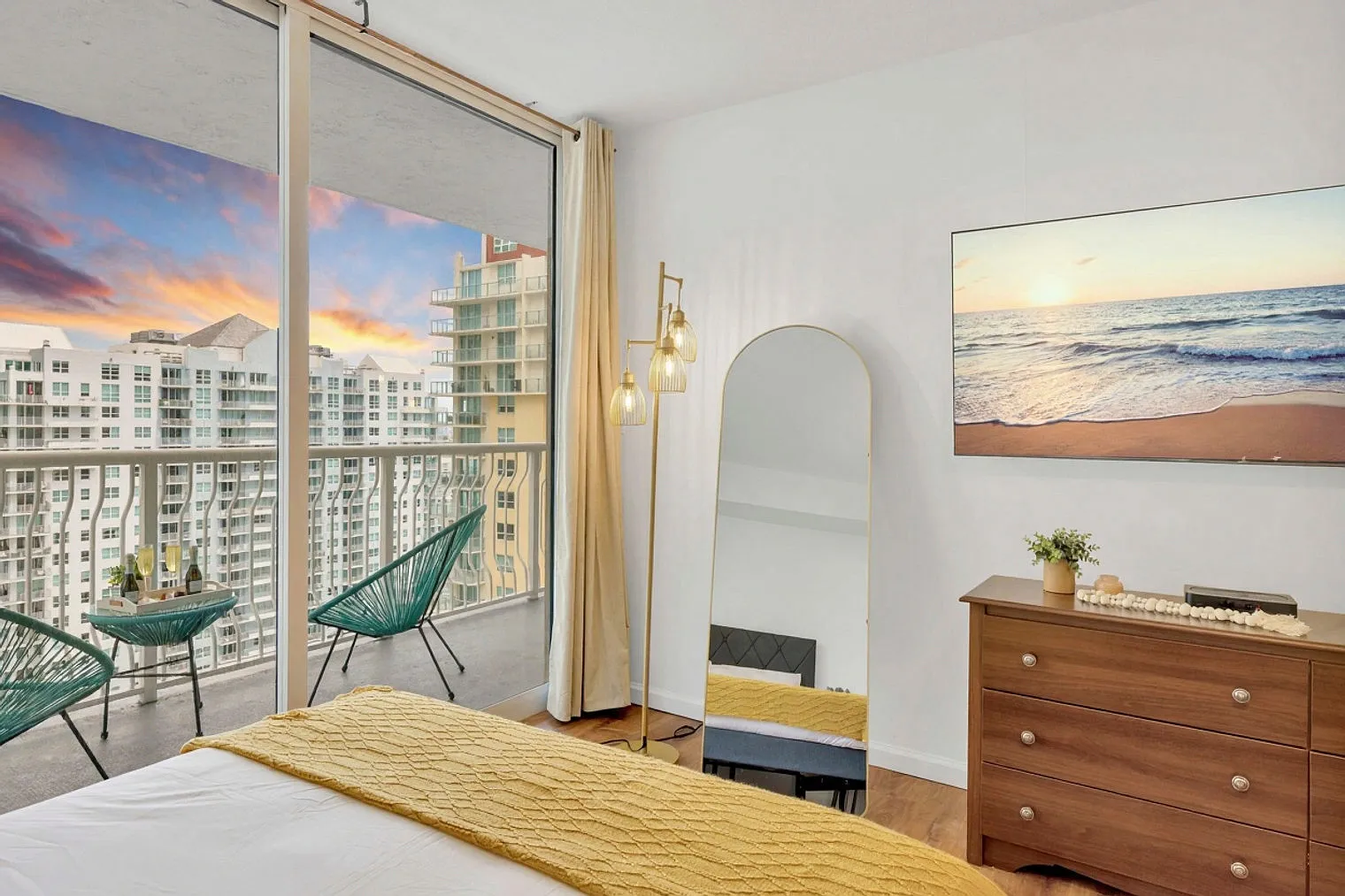 1 bed, 1.0 bath, 818 sqft, $2,640 — Photo 4