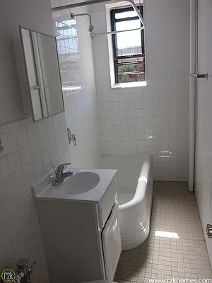 Rented by Realty 2000 Corp | media 9