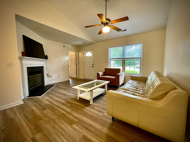 1002 Gordon Woods Rd — Photo 2