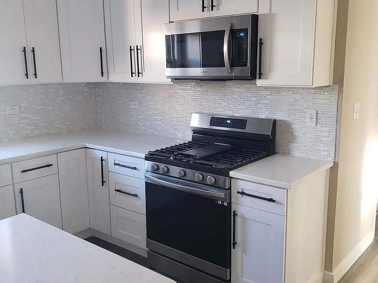 8604 W Carmen Ave — Photo 3