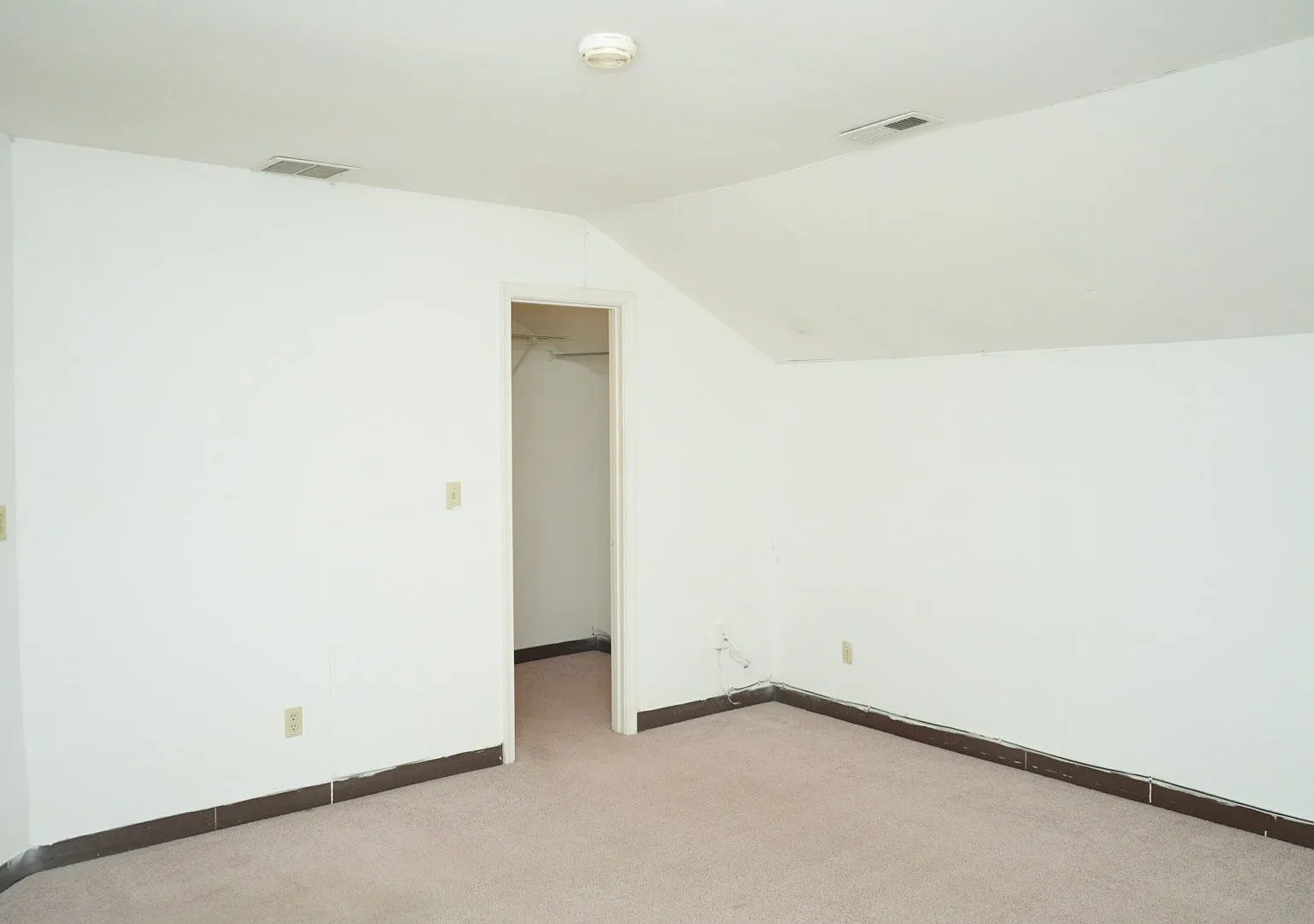 119 Harmon Street - Just 2 blocks to Scott Stadium! — Photo 2