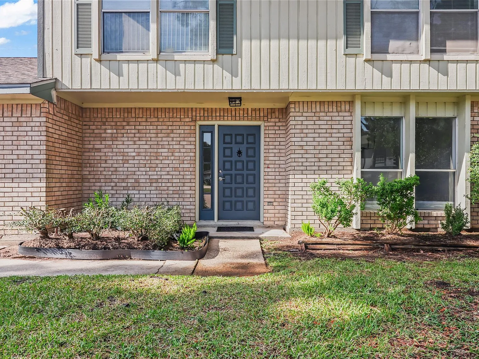3 bed, 2.5 bath, 1812 sqft, $1,900 — Photo 4