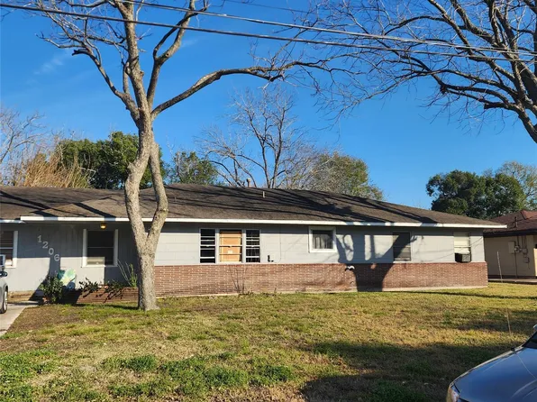 1206 N Commerce St, Baytown, TX 77520