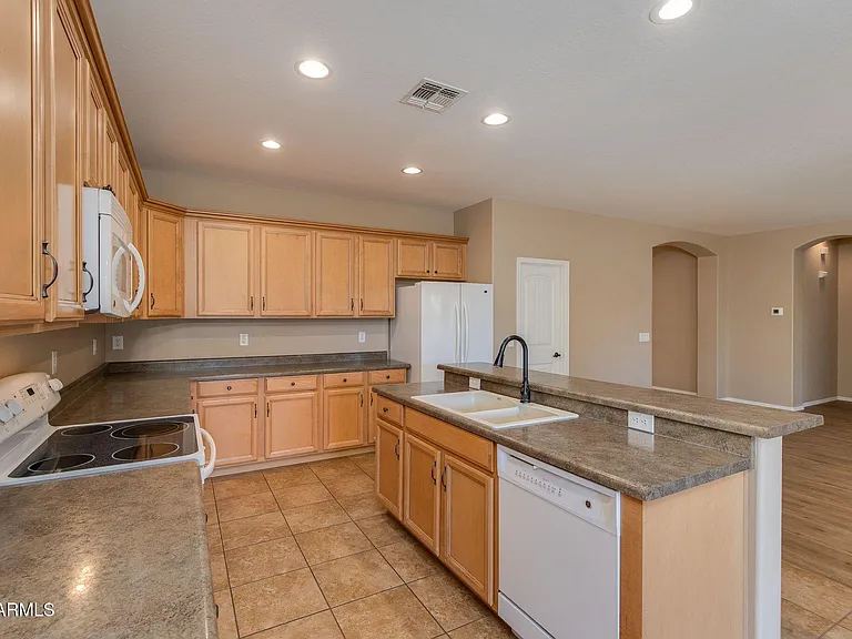 613 W Stanley Ave — Photo 13