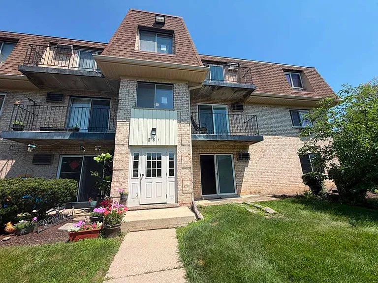 281 Shorewood Dr #21GA — Photo 1