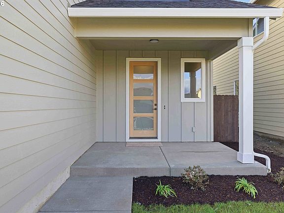 5th image of 3416 SE 6th Ave
