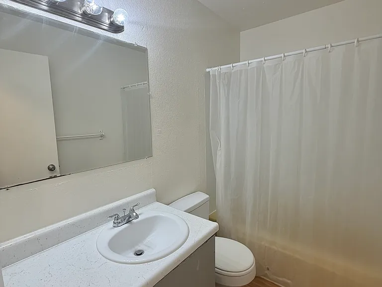 415 N Bragaw — Photo 2