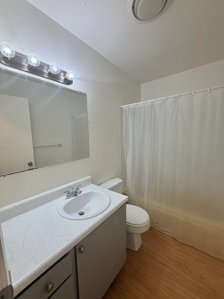 Building Photo - 415 N Bragaw
