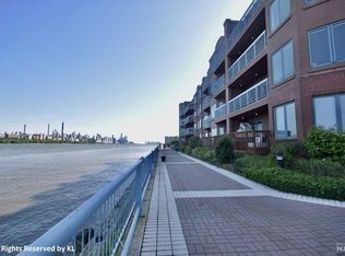 504 Penn Ct, Edgewater, NJ 07020