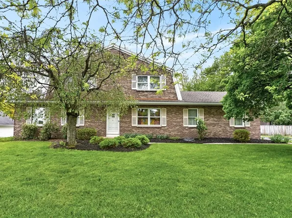 29 Briggsboro Ln, Fairport, NY 14450
